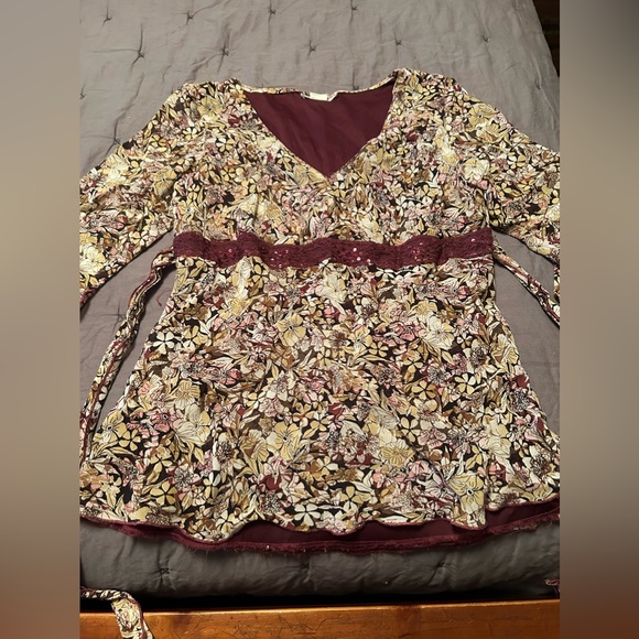 Floral Blouse - Picture 2 of 3